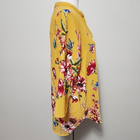 Profile Apparel Mustard Floral Split Neck ¾ Sleeve Blouse Size Medium - Picture 2 of 7